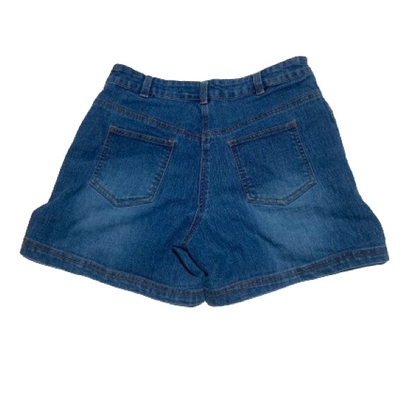 Defuze Shorts - Picture 3 of 3